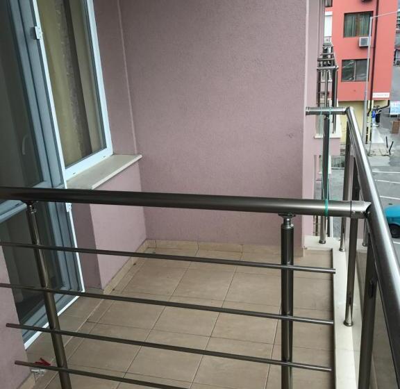 إستديو قياسى مزود بشرفة, Family Hotel Solar Central