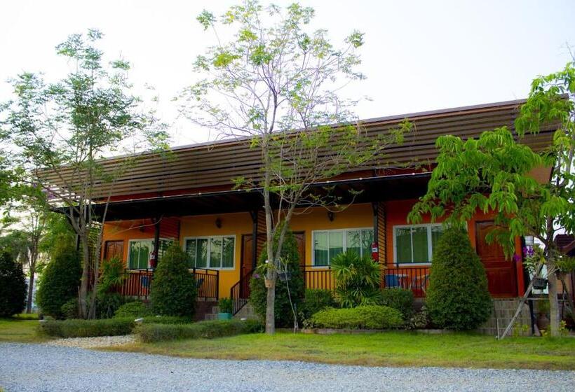 חדר סטנדרט, Navy Sisatchanalai