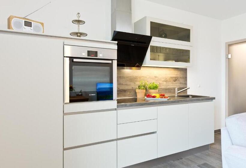 1 Bedroom Apartment Lake View, Kells Appartements