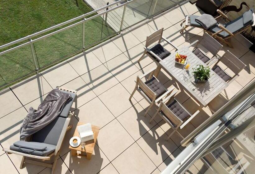 1 Bedroom Apartment Lake View, Kells Appartements