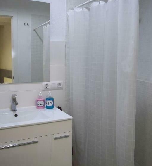 غرفة أساسية, Apart And Benef