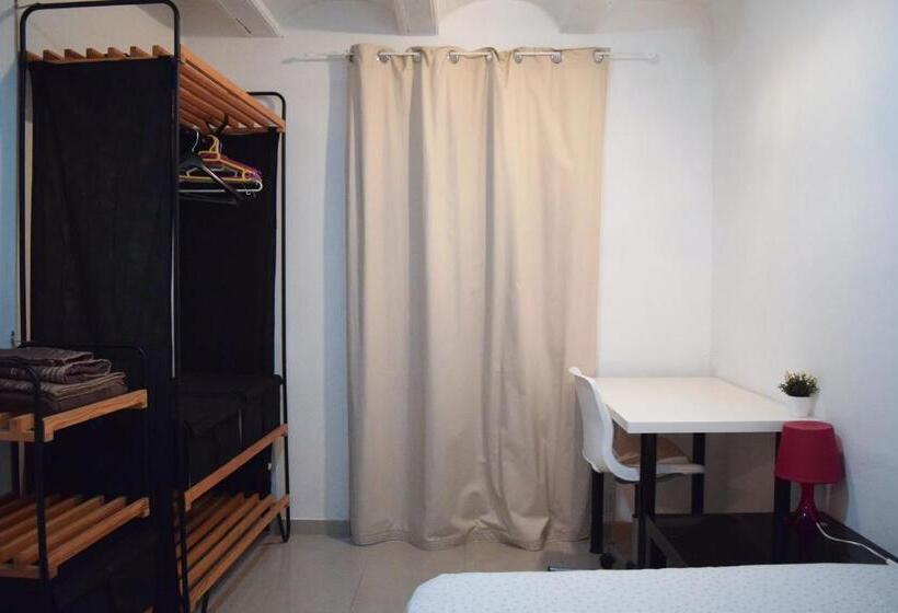 غرفة قياسية مع حمام خارجي, Apart And Benef