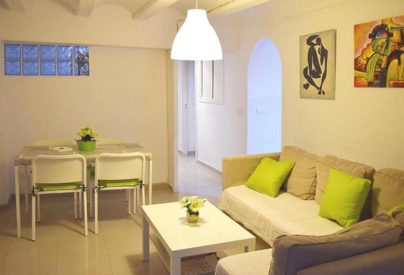 غرفة أساسية, Apart And Benef