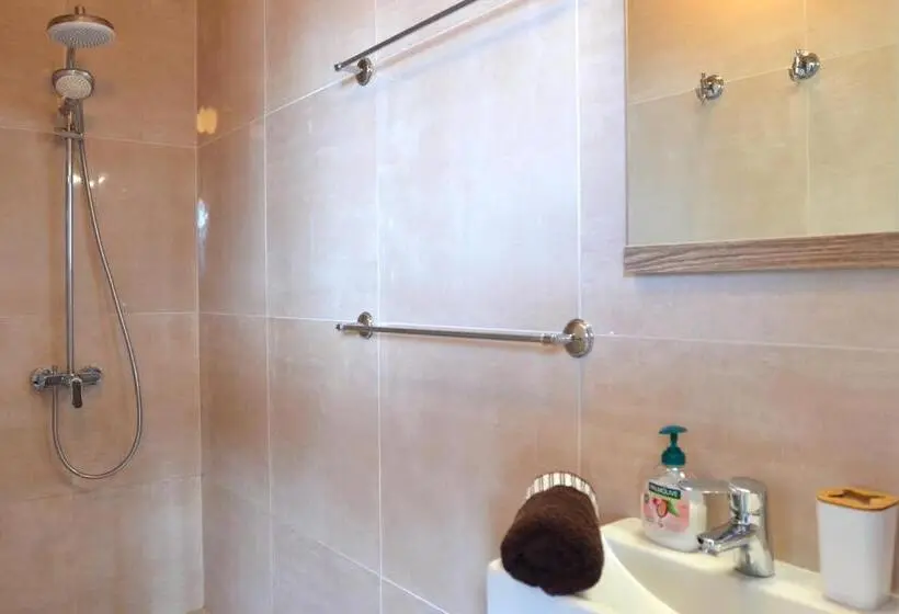 اتاق لوکس با چشم‌انداز دریا, Bella Vista Sun Club