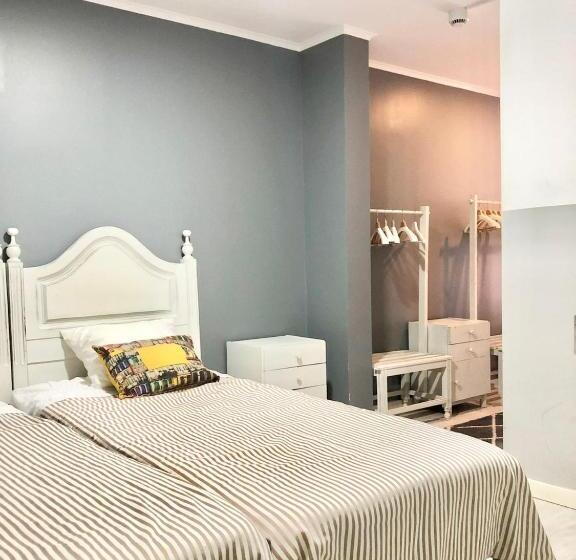 اتاق لوکس چهار تخته, Now Bastidor Jovial