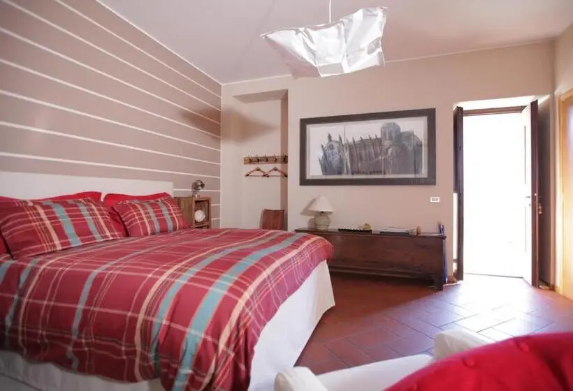 Quarto superior, La Corte E L Uva