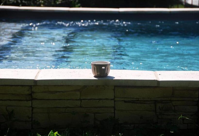 샬레, Les Volets Bleus Provence