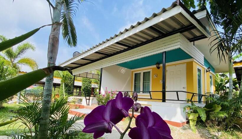 Номер Стандарт Вид на Сад, Panutsaya Homestay