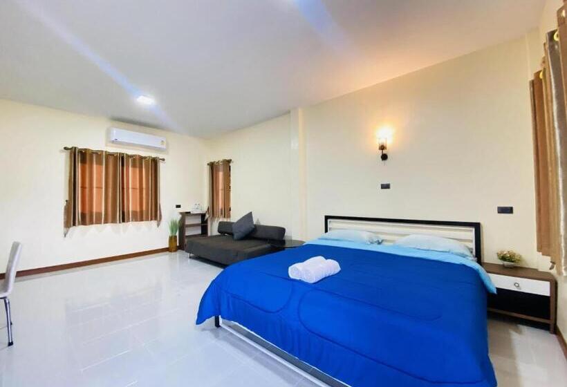 キングサイズベッドのスタンダードルーム, Panutsaya Homestay