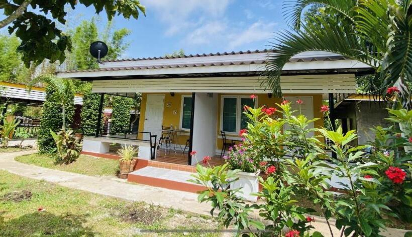 ガーデンビュースタンダードルーム, Panutsaya Homestay