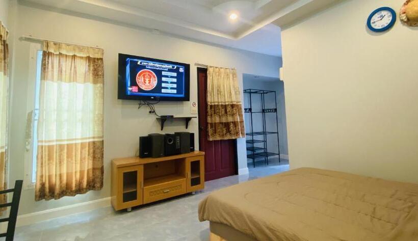 Family bungalow with view, Panutsaya Homestay