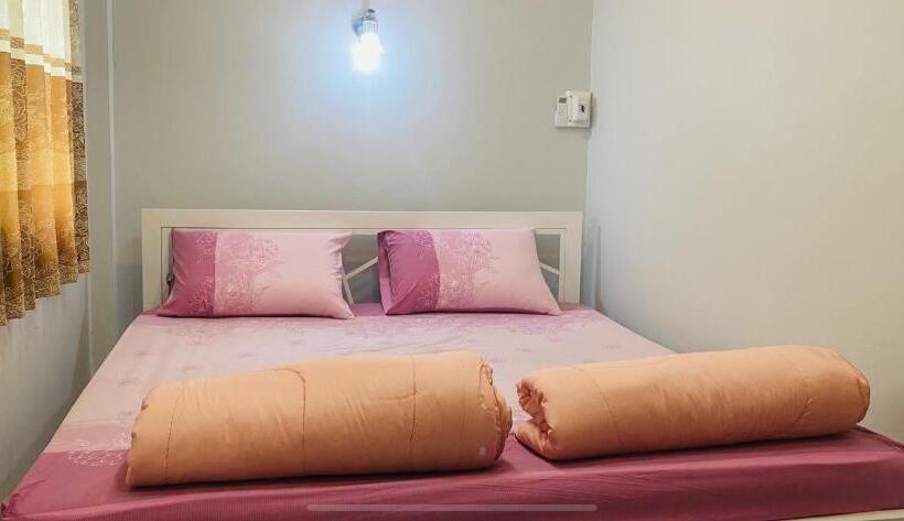 Family bungalow with view, Panutsaya Homestay