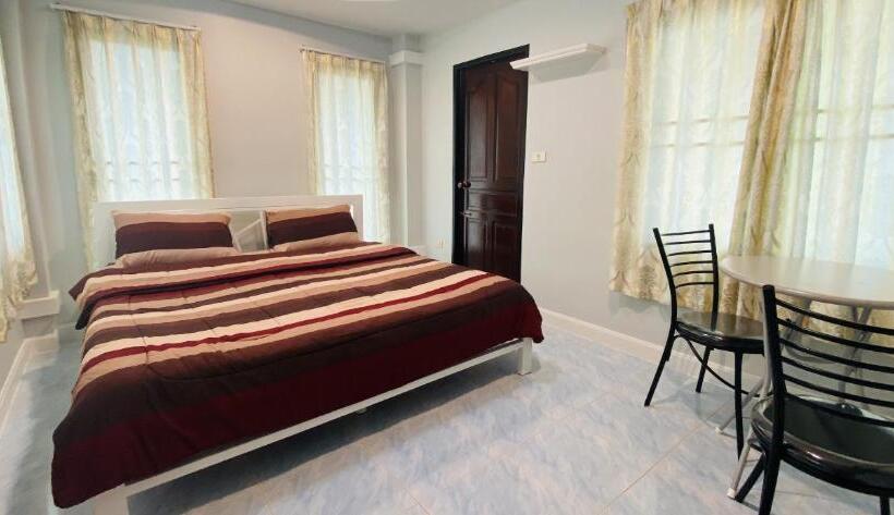 Family bungalow with view, Panutsaya Homestay