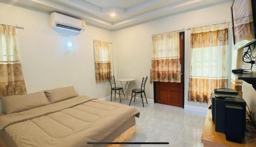 Family bungalow with view, Panutsaya Homestay