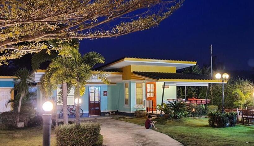 Family bungalow with view, Panutsaya Homestay