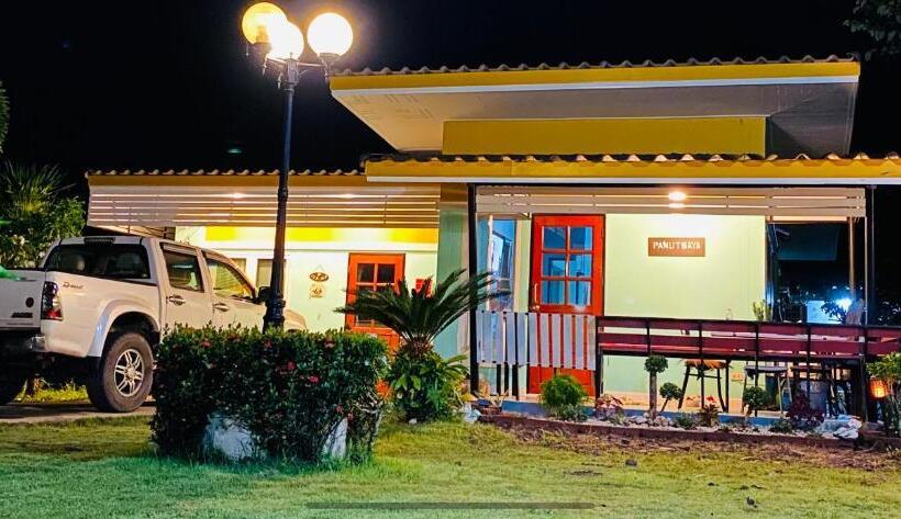 Family bungalow with view, Panutsaya Homestay