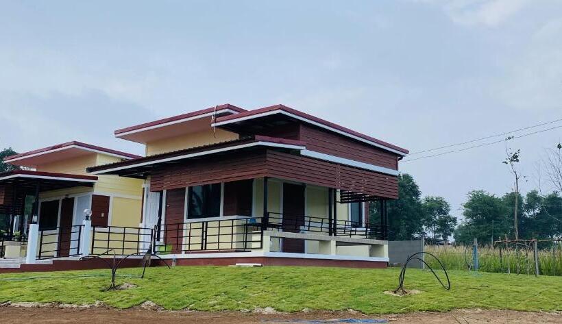 キングサイズベッドのスタンダードルーム, Panutsaya Homestay