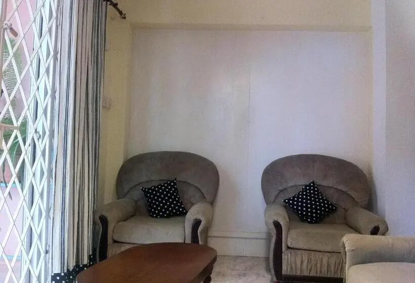 اتاق استاندارد با سرویس بهداشتی مشترک, Mish