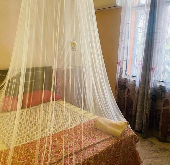 اتاق استاندارد با سرویس بهداشتی مشترک, Mish