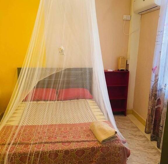 اتاق استاندارد با سرویس بهداشتی مشترک, Mish