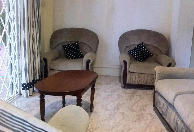 اتاق استاندارد با سرویس بهداشتی مشترک, Mish