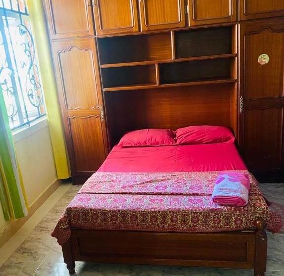 اتاق استاندارد با سرویس بهداشتی مشترک, Mish