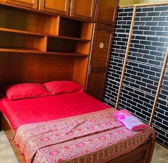 اتاق استاندارد با سرویس بهداشتی مشترک, Mish