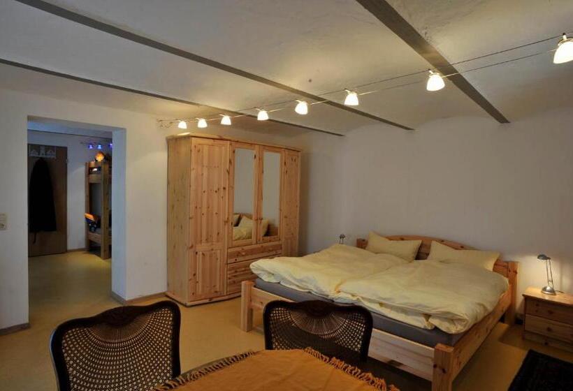 استودیو خانوادگی, Hof Märkische Heide