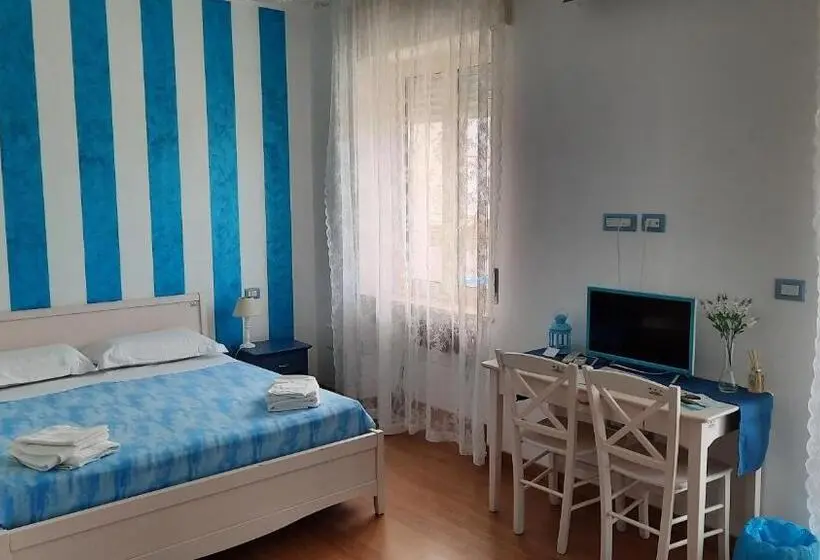 オーシャンビューのデラックストリプルルーム, B&b Una Rotonda Sul Mare
