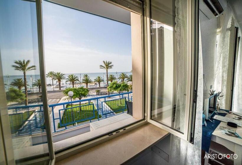 Трехместный Номер Deluxe Вид на Море, B&b Una Rotonda Sul Mare