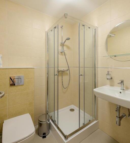 Quarto Estandar Individual, Pension Kral