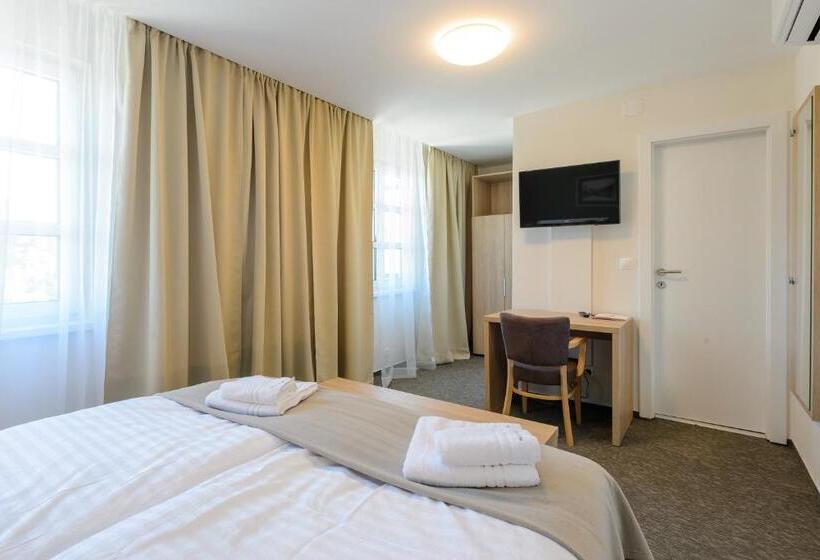 标准间, Pension Kral