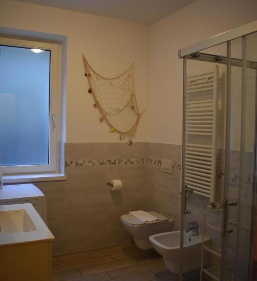 דירת שני חדרים, Mimosa Apartments