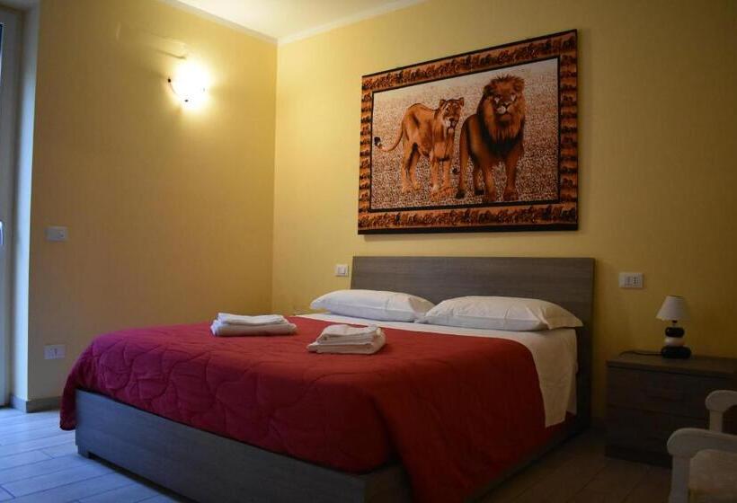 דירת שני חדרים, Mimosa Apartments