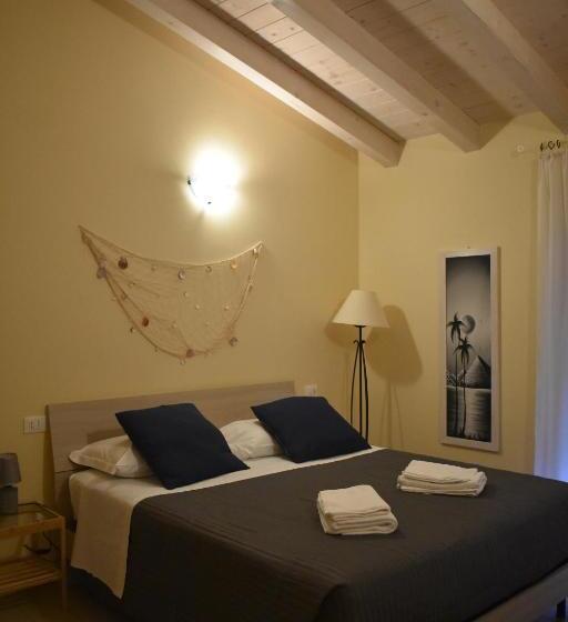 דירת חדר, Mimosa Apartments