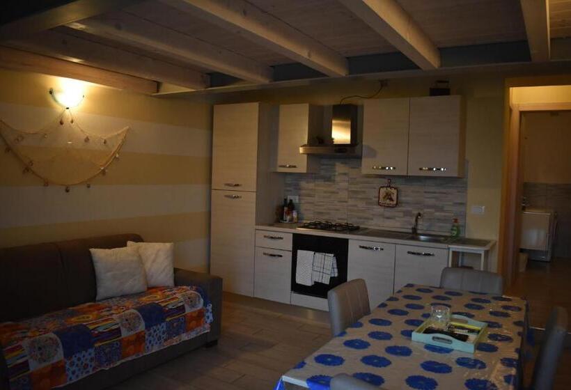 דירת חדר, Mimosa Apartments