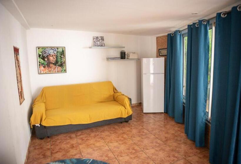 بانگلوی استاندارد, Chambres D Hôtes Du Domaine Des Doudous