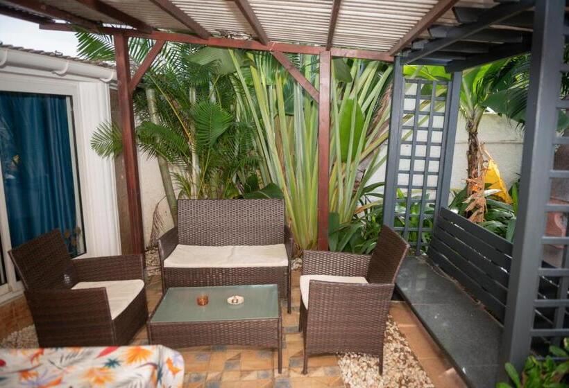 بانگلوی استاندارد, Chambres D Hôtes Du Domaine Des Doudous