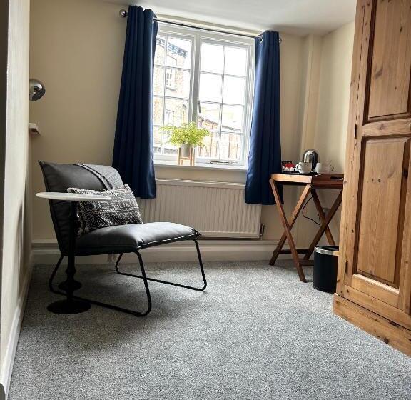 豪华房间, Bay Horse