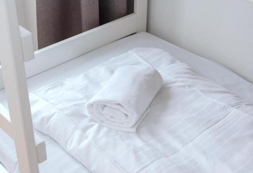 اتاق خانوادگی با چشم‌انداز باغ, Metro Apartments Vienna