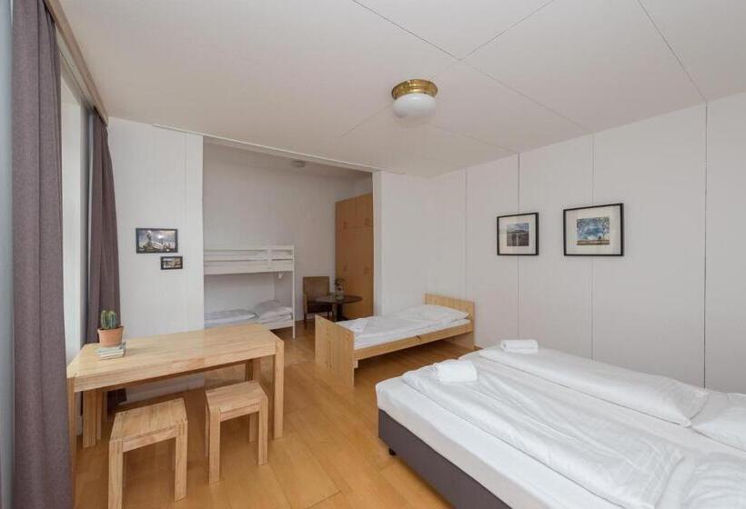 اتاق خانوادگی با چشم‌انداز باغ, Metro Apartments Vienna