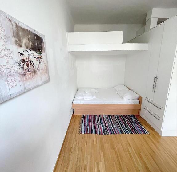 استودیوی استاندارد, Metro Apartments Vienna