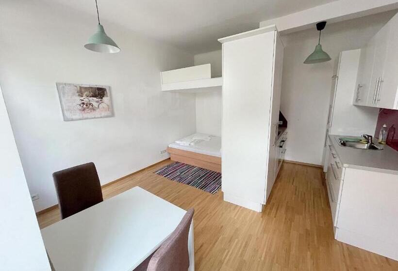 استودیوی استاندارد, Metro Apartments Vienna