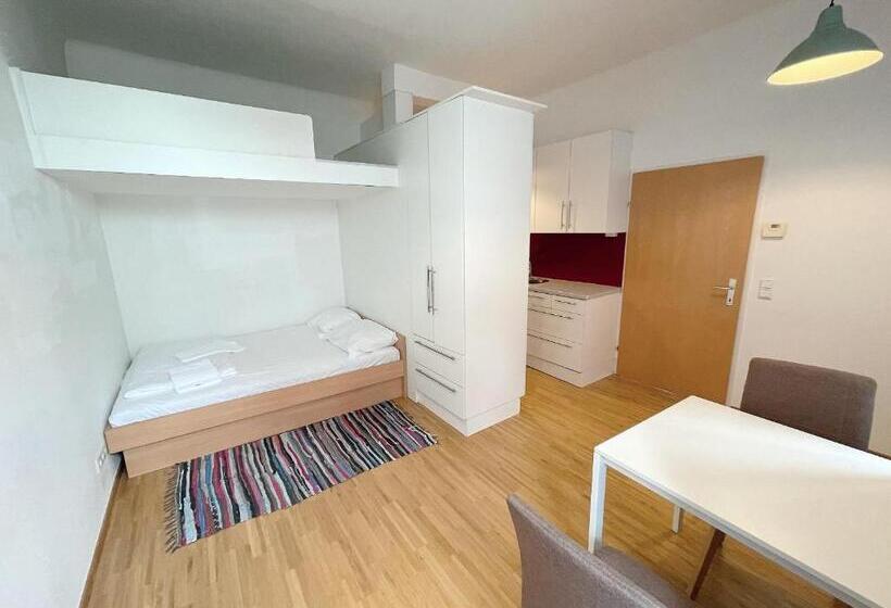 استودیوی استاندارد, Metro Apartments Vienna