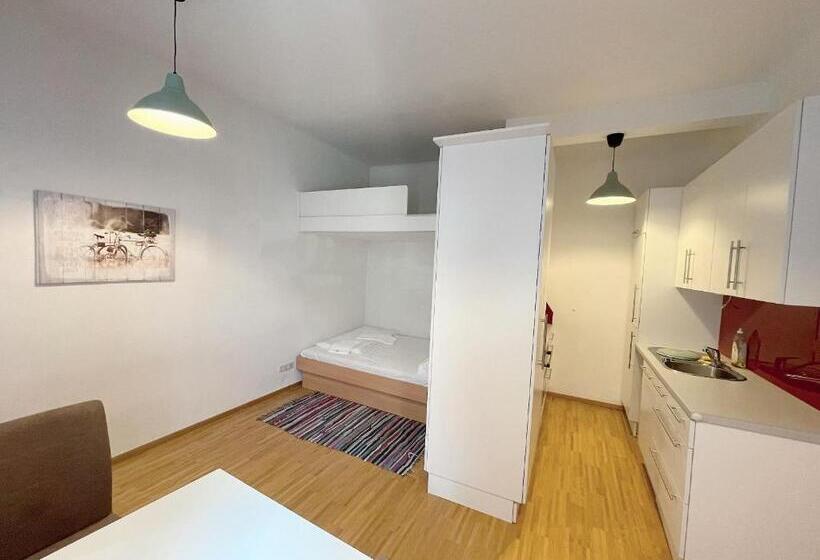 استودیوی استاندارد, Metro Apartments Vienna
