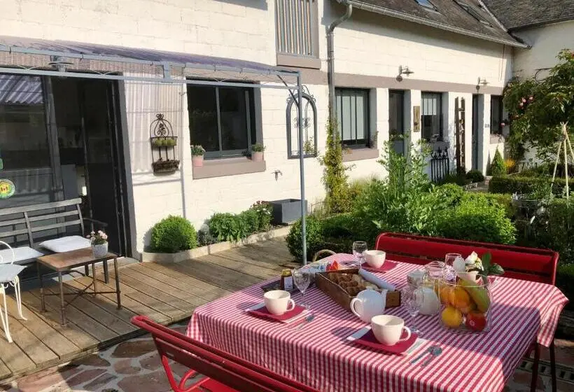 اتاق استاندارد با چشم‌انداز باغ, Le Grenier Du Jardin