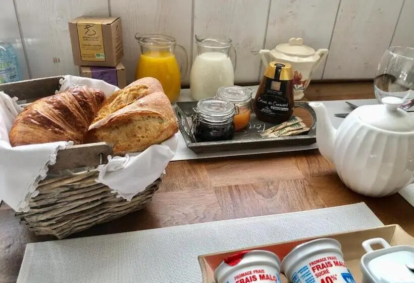اتاق استاندارد با چشم‌انداز باغ, Le Grenier Du Jardin