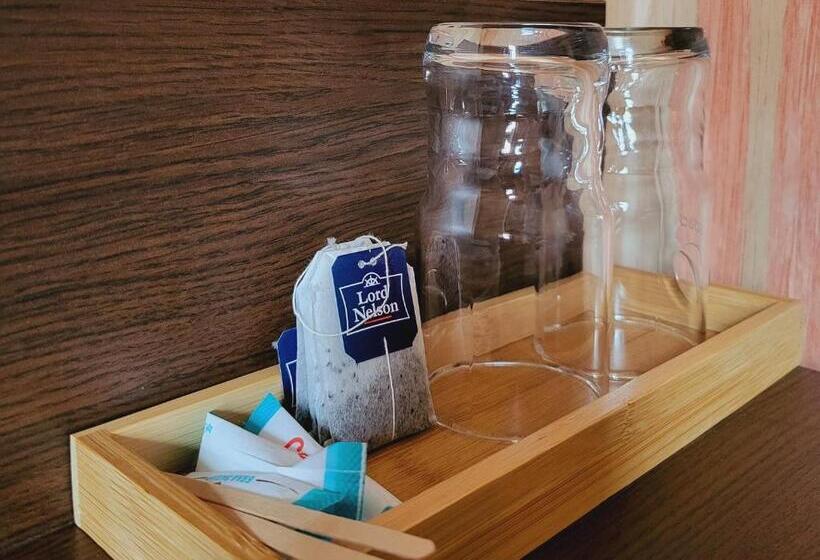 اتاق استاندارد, Roger S