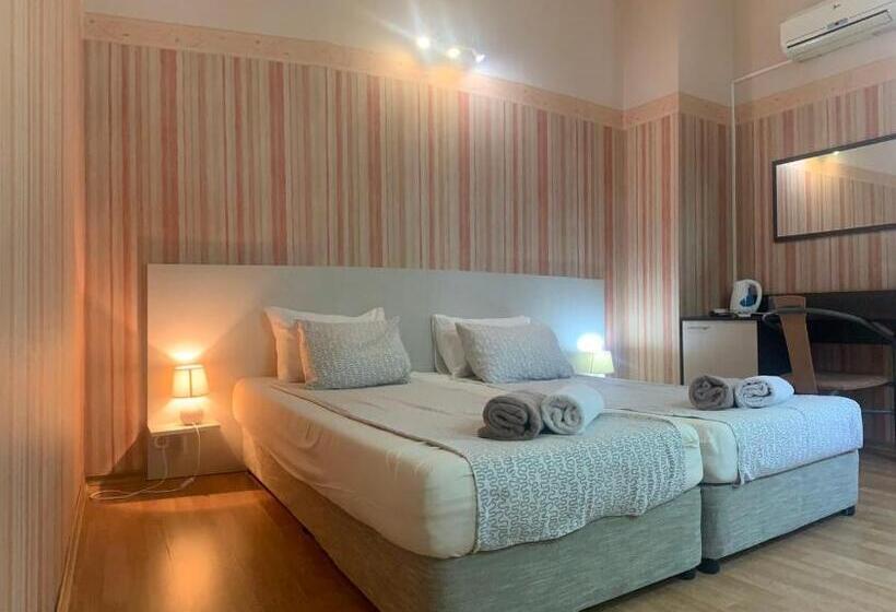 اتاق استاندارد, Roger S