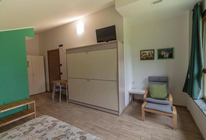 חדר לארבעה סטנדרטי עם נוף לגינה, B&b Alla Roggetta